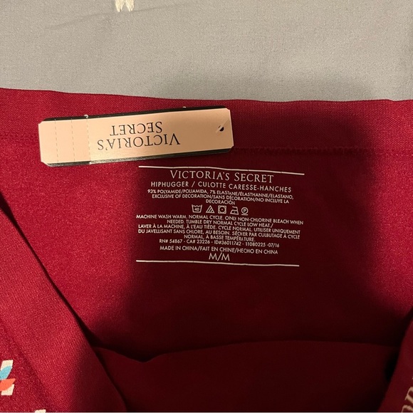 NWT Victoria's Secret Seamless Red Print Hiphugger Panty Size Medium - Picture 2 of 4